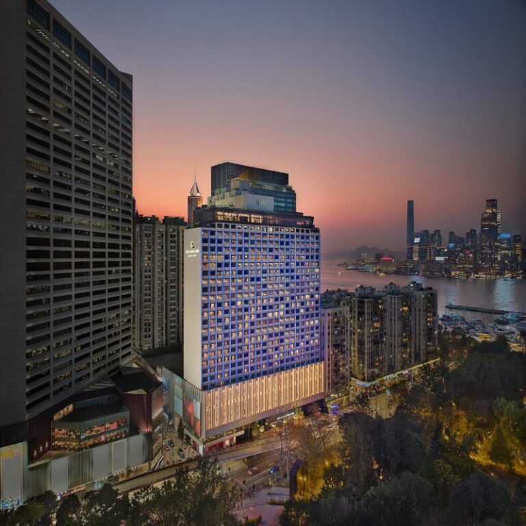 Hotel_Exterior_Night